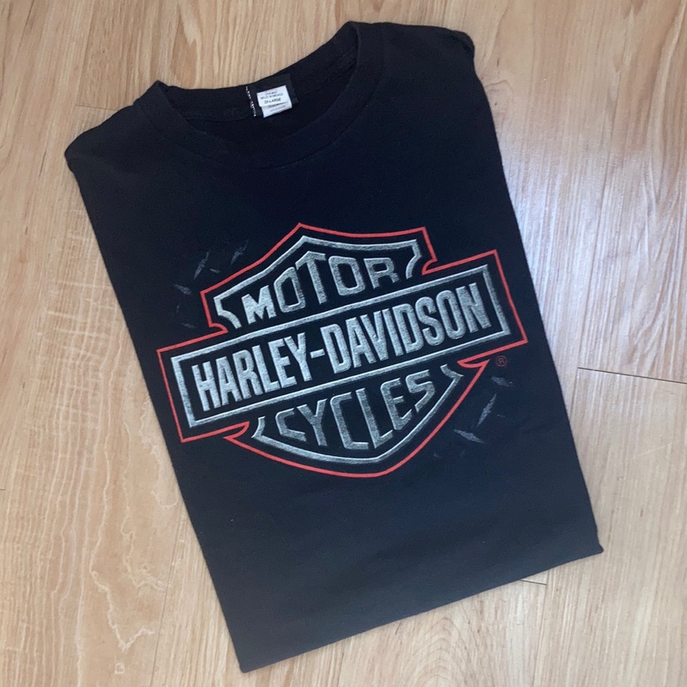 Harley Davidson 2xl small hole in front
